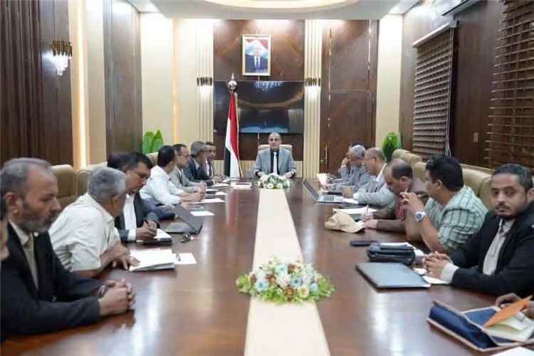 مدير عام الصحة بالمهرة يشارك في اجتماع برئاسة وزير الصحة لمناقشة مشروع البنك الدولي