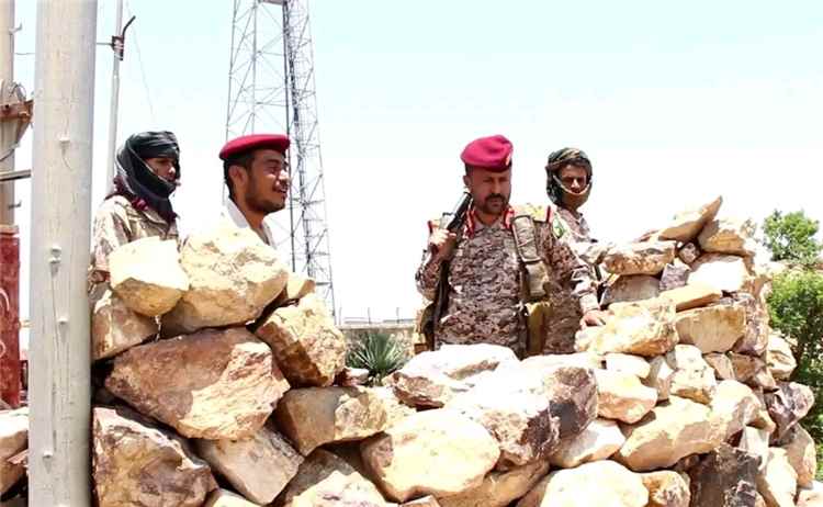 قائد محور طور الباحة يتفقد الخطوط الأمامية للجبهات ويزور الجرحى