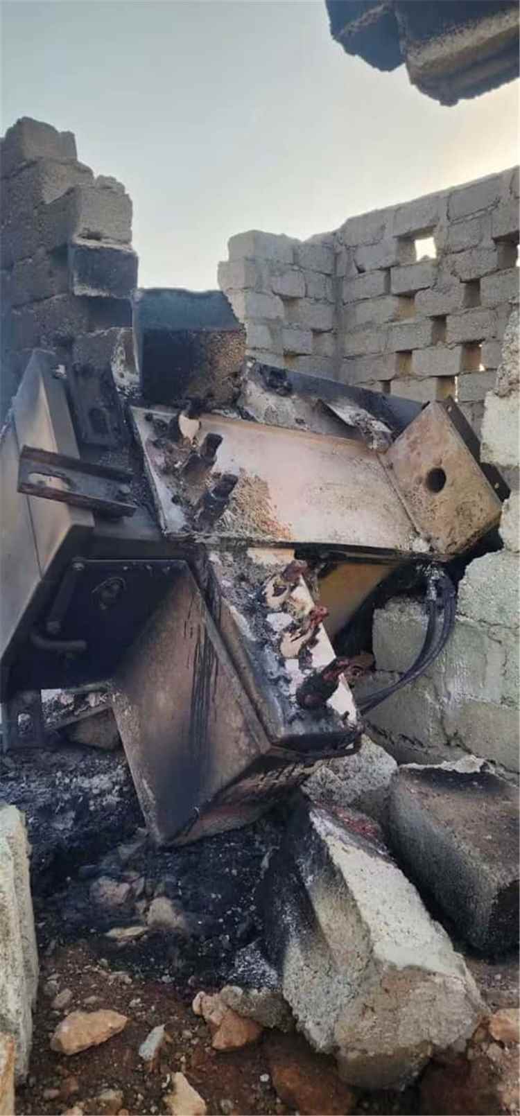 اعتداء تخريبي يطال الشبكة الكهربائية ويتسبب باحتراق قاطع وكيبل رئيسي في المهرة