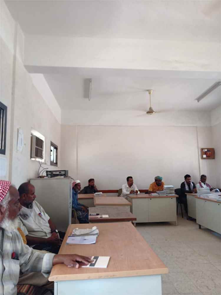 الاجتماع الأول للطاقم التدريسي بمدرسة بحيرة للتعليم الأساسي بمديرية شبام حضرموت