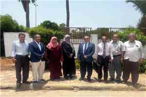 رئيس جامعة عدن يبحث مشروع إعادة تأهيل مقبرة شهداء الجامعة