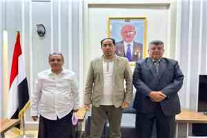 وزير الشباب والرياضة يلتقي أمين عام جامعة المهرة