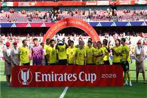 بروسيا دورتموند يهزم أرسنال بثلاثية مثيرة ويتوج بكأس الإمارات الودية