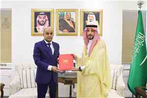 السفير بن بريك يسلّم نسخة من أوراق اعتماده لوزارة الخارجية السعودية