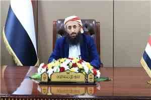 وزير الأوقاف يعلّق على استهداف الحوثيين لميناء المخا