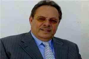 الرئيس علي ناصر محمد يهنئ المستشار مختار راجح بإنجاز موسوعته القانونية والقضائية ويشيد بإسهامها في خدمة العدالة