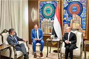 رئيس مجلس القيادة: لا تهدئة مستدامة دون استعادة مؤسسات الدولة وضمان احتكارها لقراري السلم والحرب