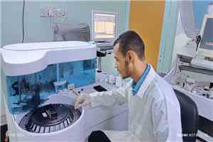 جامعة الخليج العربي تعزز التعليم التطبيقي لطلبة المختبرات الطبية