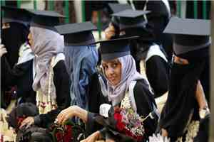 رئاسة جامعة صنعاء تحرم طالبة من وثائق تخرجها