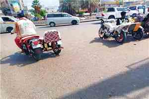 كاتب صحفي ينتقد مخالفات سائقي الدراجات النارية ويدعو للالتزام بقواعد السير