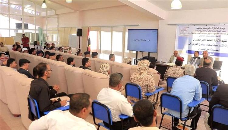 وكيل حضرموت يفتتح دورة تدريبية حول أساسيات أمن الطيران