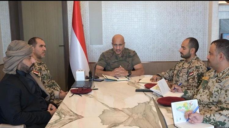 عضو مجلس القيادة طارق صالح يشدد على الجاهزية في جبهات الساحل الغربي