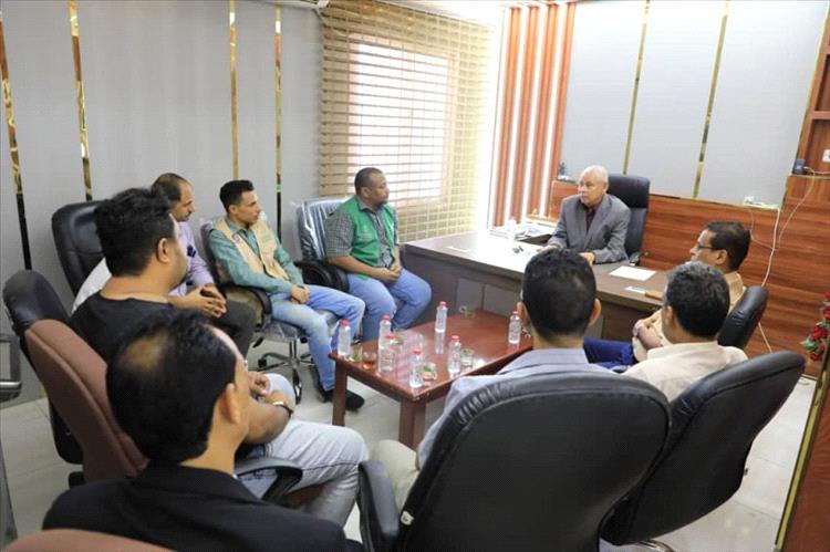 وزارة الشباب والرياضة تناقش مع البرنامج السعودي تحضيرات إعادة ترميم ملعب 22 مايو بعدن