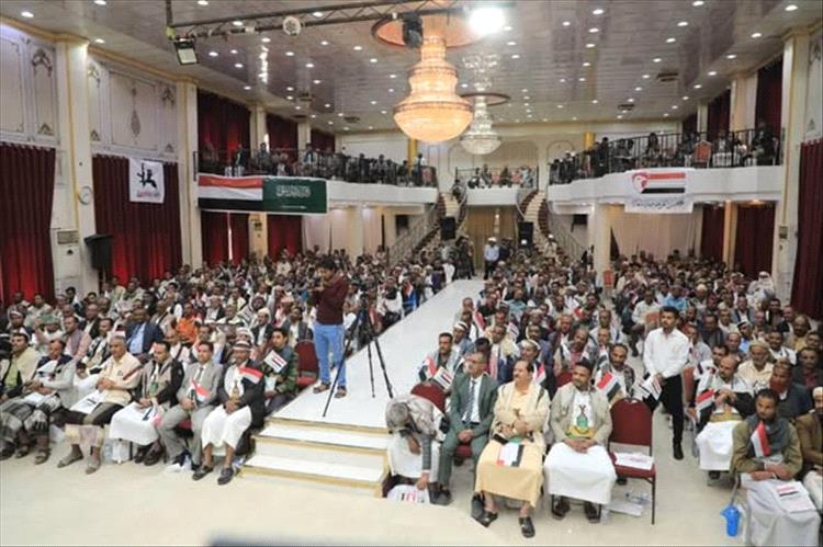 مشائخ وقيادات تعز يجددون دعمهم لقرارات العليمي ويثمّنون الدور السعودي