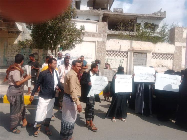 أهالي حارة النصر بزنجبار ينفذون الوقفة الإحتجاجية الثانية للمطالبة بحقوقهم