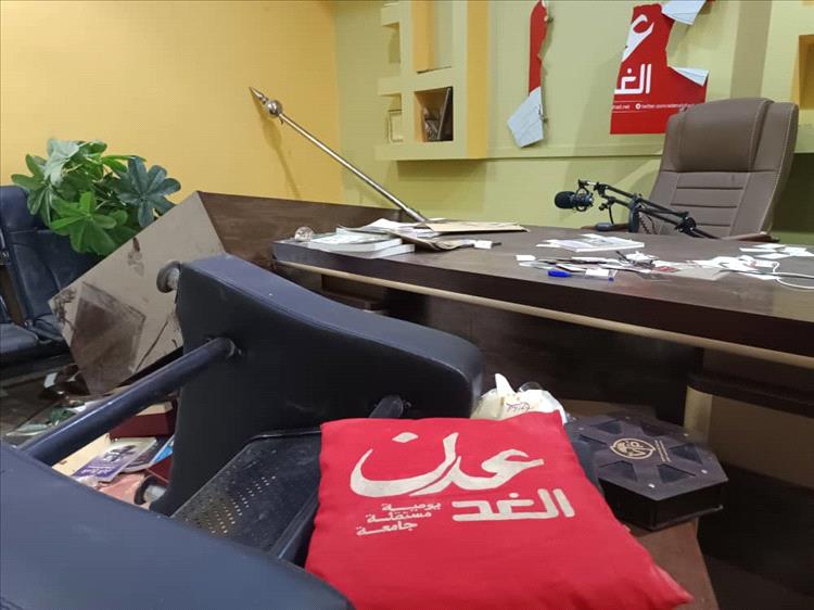 مدير أمن العاصمة عدن يوجه بالنزول الميداني إلى مقر صحيفة عدن الغد عقب واقعة الاقتحام