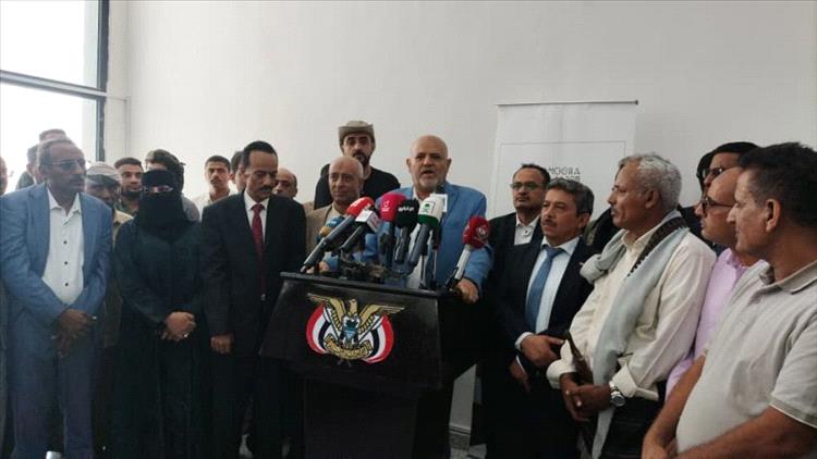 محافظ تعز يدشن أول رحلة لطيران الخطوط الجوية اليمنية من مطار المخا الدولي