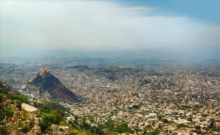 مليشيا الحو_ثي تستهدف أحياء سكنية شرقي تعز بقصف مكثف