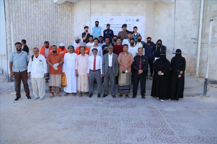 نائبا رئيس جامعة المهرة يدشنان حملة بعنوان "نحو مجتمع صديق للبيئة"