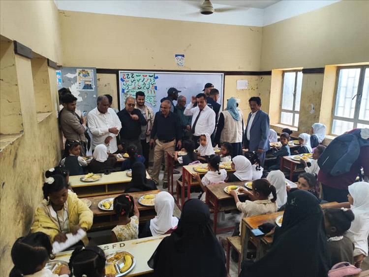 وزارة التربية وبرنامج الغذاء العالمي يدشنون العمل بالمطبخ المدرسي بمديرية تبن بلحج