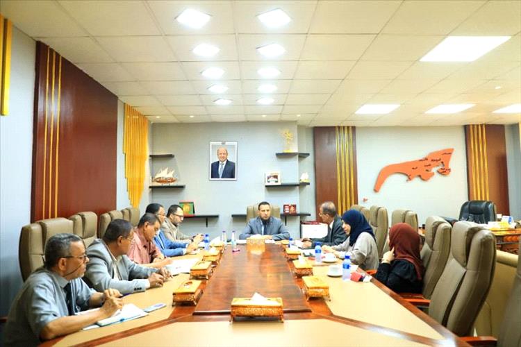 وزير الدولة محافظة عدن يؤكد أهمية تفعيل العمل المدني لخدمة المجتمع المحلي