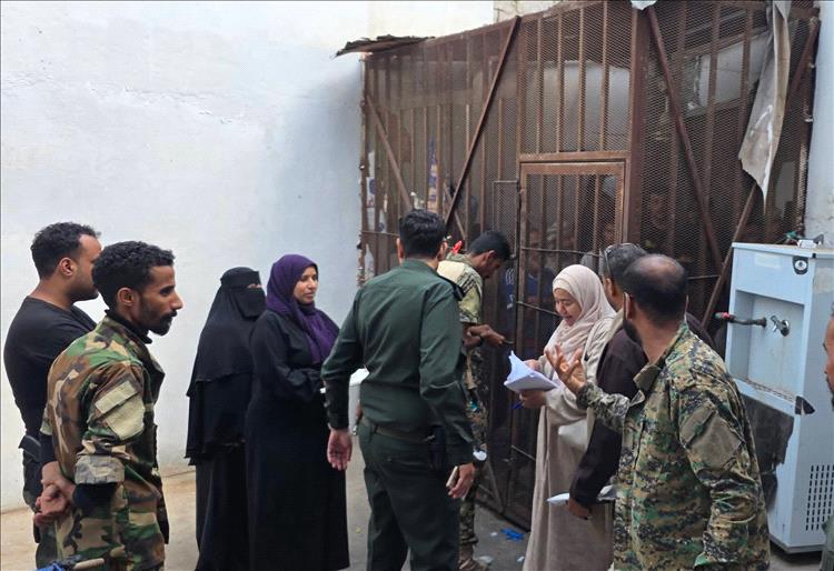 اللجنة الوطنية للتحقيق تنفذ زيارات ميدانية لمراكز الاحتجاز والسجون في العاصمة المؤقتة عدن