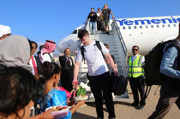 مطار سقطرى يستقبل أولى رحلات الخط الدولي الجديد بين جدة وسقطرى