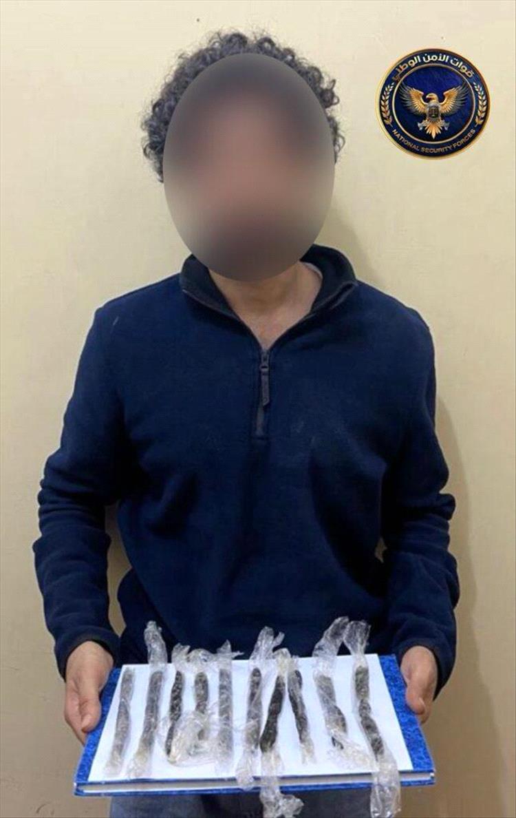 مكافحة المخدرات بقوات الأمن الوطني تطيح بأحد أخطر مروجي الحشيش في مديرية صيرة بعدن