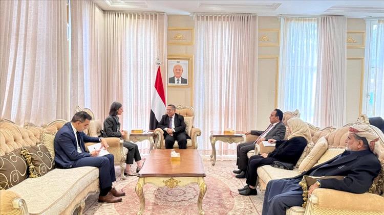 رئيس مجلس الشورى يناقش مع السفيرة الفرنسية تعزيز التعاون ومساعي السلام في اليمن