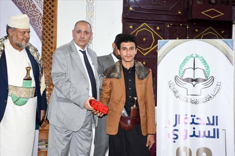 وكيل أول محافظة تعز يكرم 106 يتيم ويتيمة في فعالية اقامتها مجموعة الشيباني