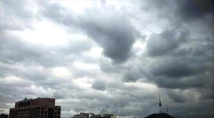 الأرصاد: أجواء مستقرة نسبيًا مع أمطار متفرقة وتحذيرات بحرية