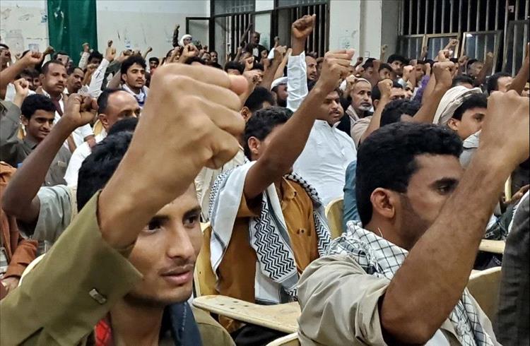 هل تدفع إيران الحوثيين لدور عسكري محتمل ضد واشنطن؟