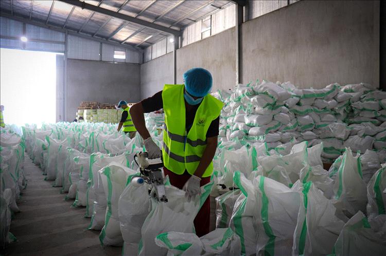 أفران عدن الخيرية تجهز مشروع السلة الغذائية الرمضانية للفقراء والمحتاجين