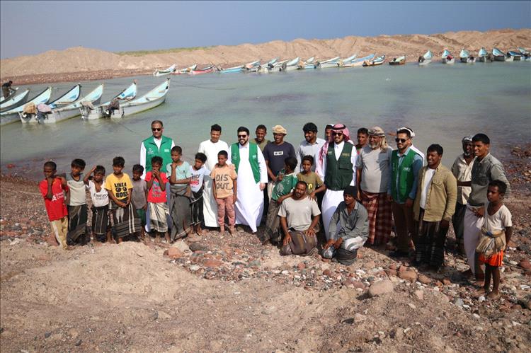 البرنامج السعودي يعيد تأهيل "خيصة" الصيادين في سقطرى