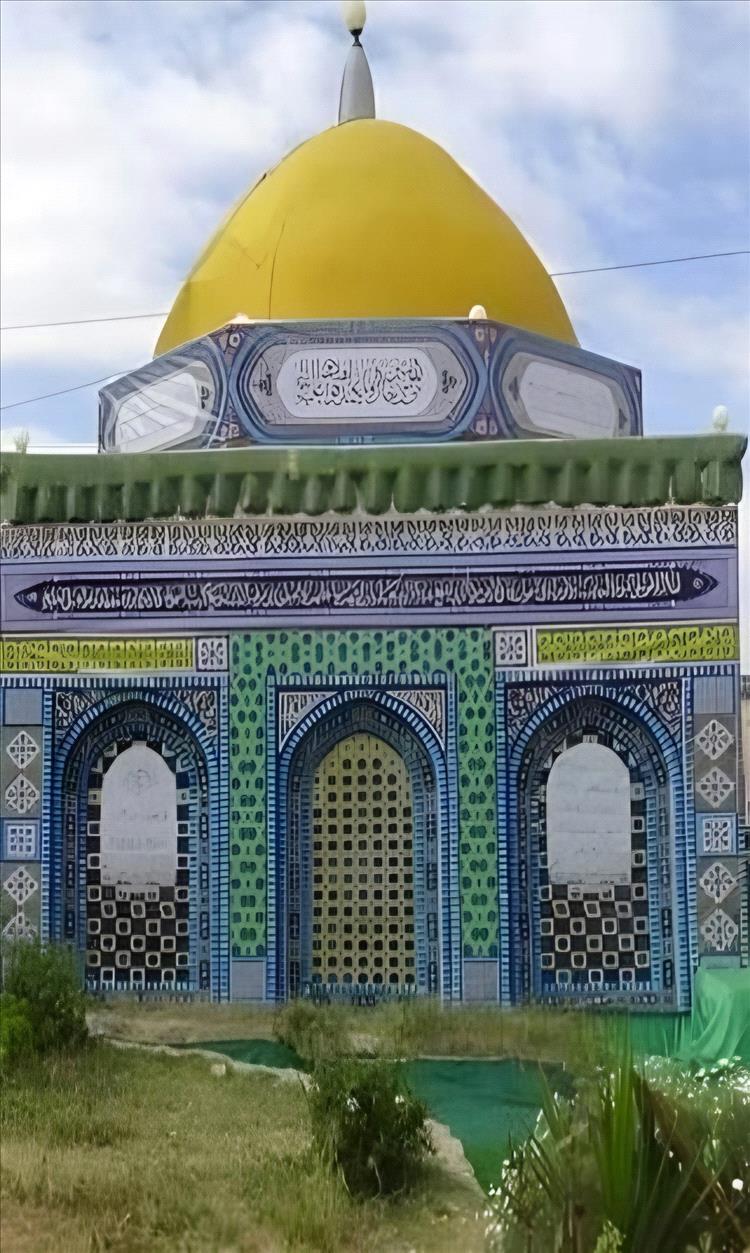 صعدة تتحول إلى "مركز روحي" للميليشيا.. اتساع ظاهرة الأضرحة والقباب الفاخرة وسط فقر مدقع للسكان