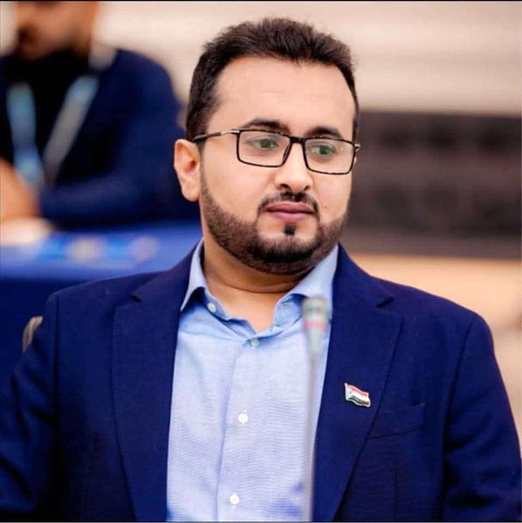 مدير عام مكتب الخدمة المدنية والتأمينات بلحج (أ/ محمد مدس) يهنئ (أ/ سالم العولقي) بتعيينه وزيراً للخدمة المدنية والتأمينات