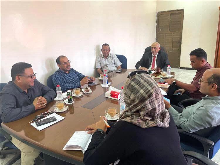 جامعة عدن تبحث آفاق التعاون المشترك مع مؤسسة آفاق شبابية