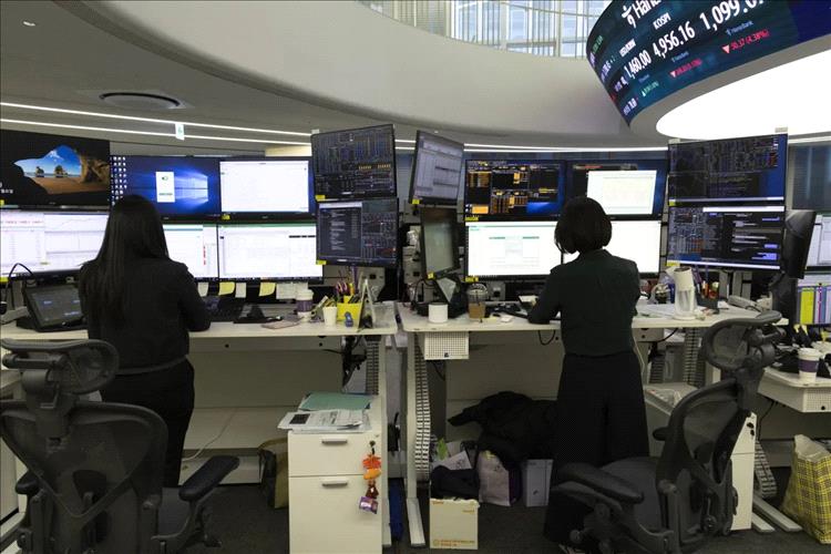 الأسواق الآسيوية تقفز بدعم من رهانات على سياسات توسعية