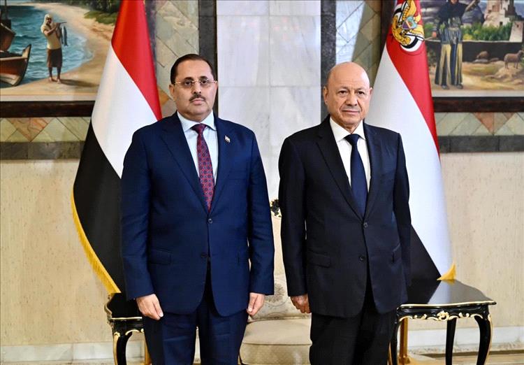 أبو حورية بعد أداء اليمين الدستوري: العمل بروح الفريق طريق الحكومة لتجاوز الأزمات وخدمة اليمنيين