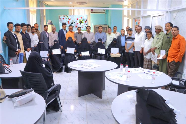 المكلا.. النائب الحامد يكرم المشاركين في الدورة التدريبية النوعية بعنوان "تطوير المحتوى الرقمي للإعلام التربوي"