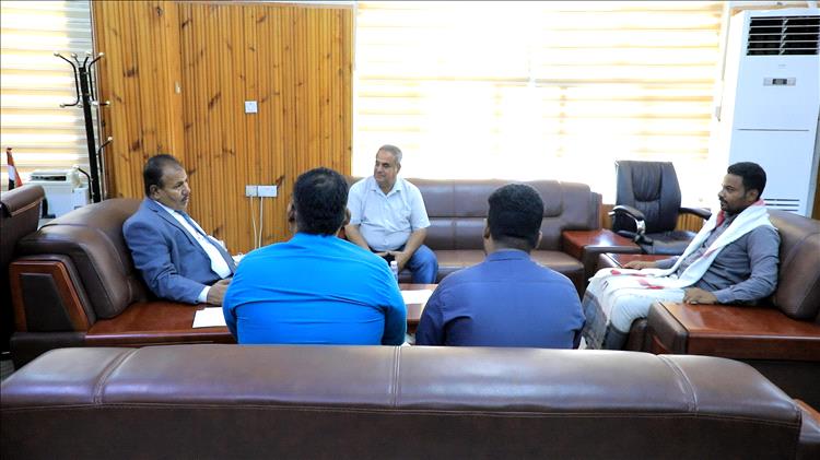 وكيل محافظة حضرموت يشيد بجهود اللجنة الشبابية بمنطقة العقاد ويؤكد دعم السلطة المحلية للمبادرات المجتمعية