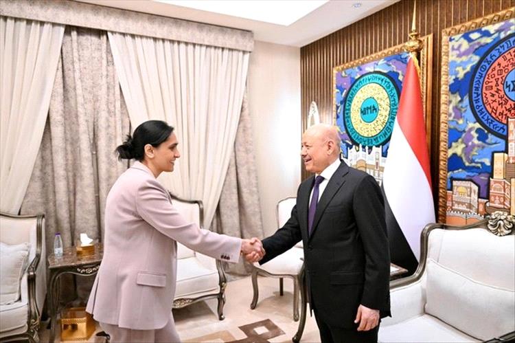 السفيرة البريطانية تشيد بأداء الحكومة اليمنية اليمين الدستورية وتؤكد دعم استقرار البلاد