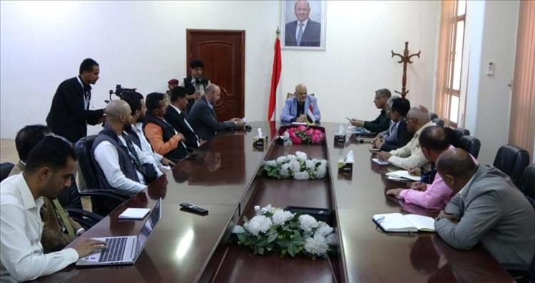 محافظ تعز يبحث مع مؤسسة رحمة حول العالم تعزيز التدخلات الإنسانية والتنموية