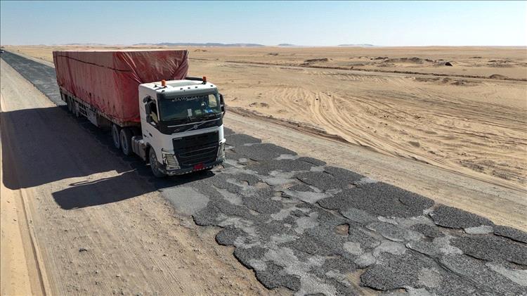 البرنامج السعودي لتنمية وإعمار اليمن... إنطلاق مرحلة جديدة من توسعة وإعادة تأهيل طريق العبر مأرب