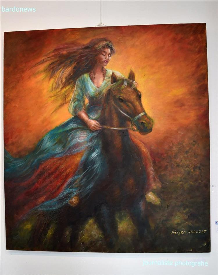 "سيمفونية الأضواء": نرجس خراط تُبهر جمهور "قاعة يحيى" برحلة بصرية في ذاكرة الهوية