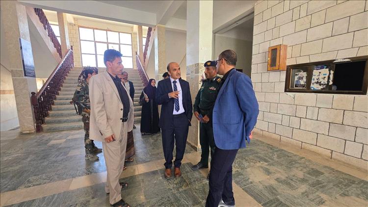 شبوة: اللجنة الوطنية للتحقيق تلتقي قيادات السلطة المحلية والقضائية والأمنية وتزور السجن المركزي