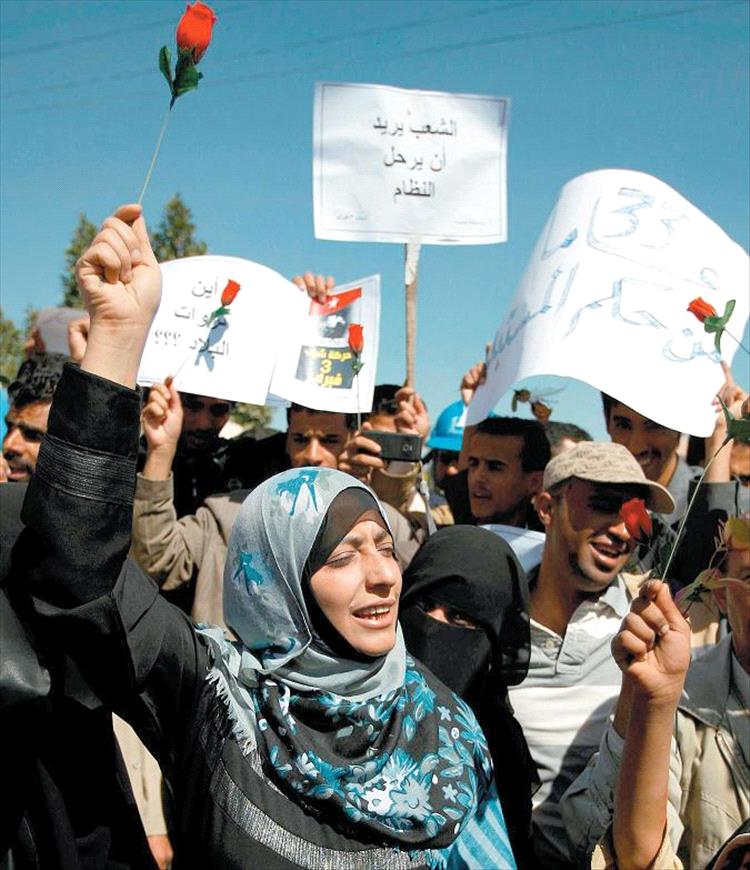 كاتب سياسي يهاجم توكل كرمان: نوبل لم تُسقط الرئيس صالح و«شباب الثورة» عالقون في الماضي