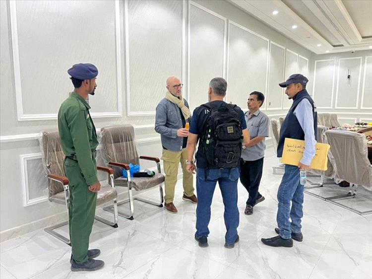 وفد منظمة الإنتربول يزور مبنى وزارة الداخلية في العاصمة المؤقتة عدن