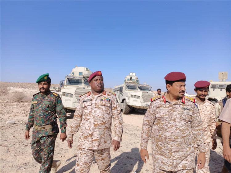 رئيس عمليات القيادة العامة لقوات حماية حضرموت يتفقد جاهزية قوة الدعم اللوجستي بمعسكر “نحب”