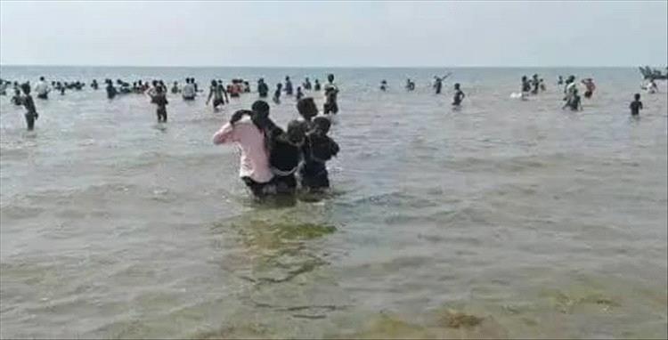 وصول قاربان يحملان 300 مهاجر غير شرعي إلى سواحل رضوم بشبوة